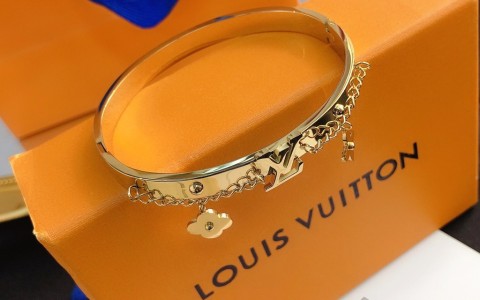 Những điểm nhấn làm nên thương hiệu nhẫn Louis Vuitton 