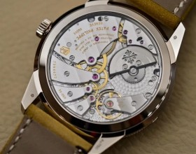 Review chiếc đồng hồ Patek Philippe 5326G – Vẻ đẹp hoài cổ đầy cuốn hút