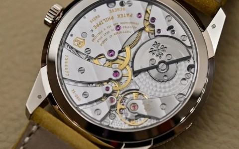Review chiếc đồng hồ Patek Philippe 5326G – Vẻ đẹp hoài cổ đầy cuốn hút