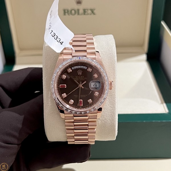 Đồng hồ Rolex Like Auth Day-Date 36 Everose Gold Ruby Baguette Diamond Dial 118235 