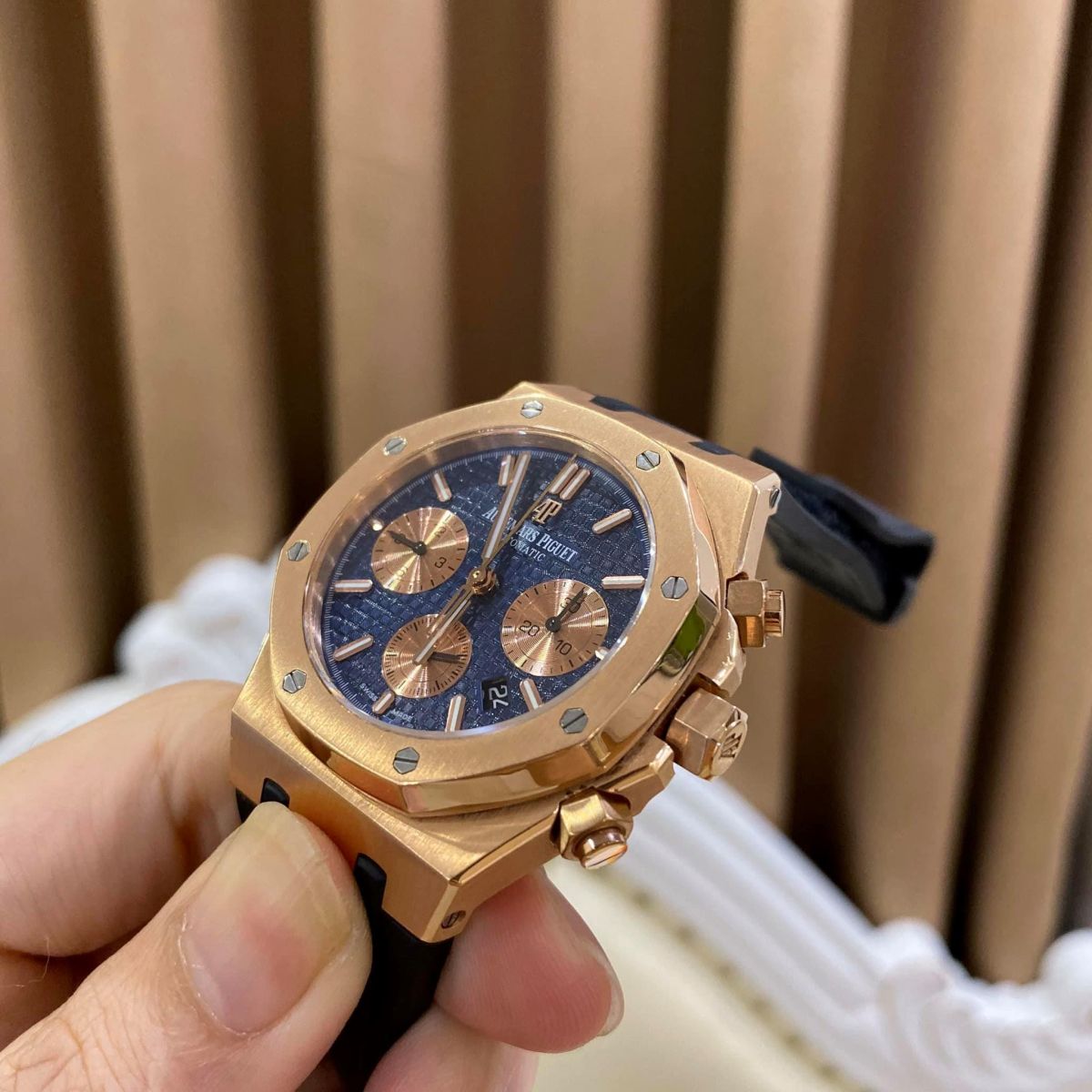 Kim đồng hồ chronograph bị lệch là sự cố thường gặp