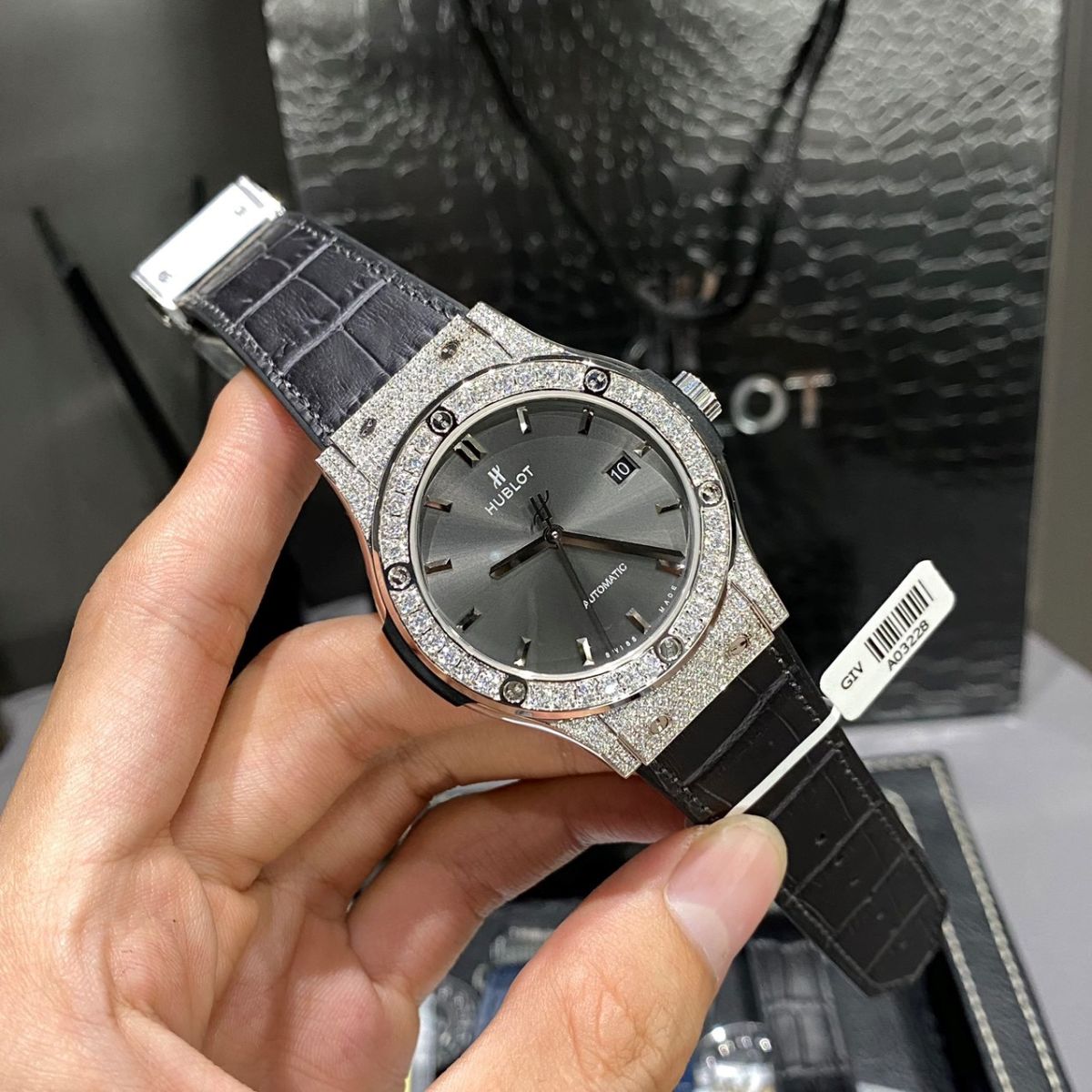 Dây đeo Đồng Hồ Hublot Classic Fusion độ viền kim cương fake 1 da cao cấp