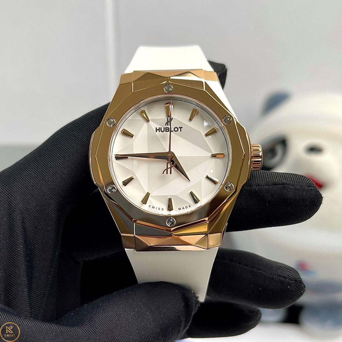 Mặt số đồng hồ Hublot Classic Fusion Orlinski King Gold thiết kế đơn giản