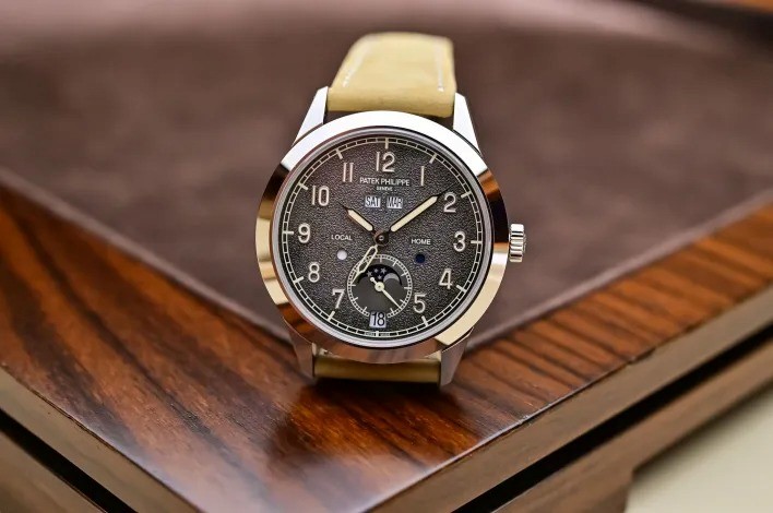 Siêu phẩm đồng hồ Patek Philippe 5326G đầy mới lạ