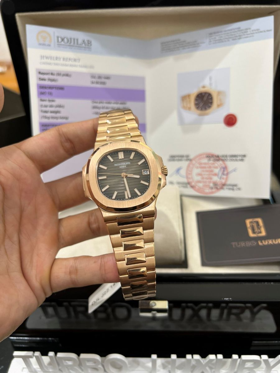 Mẫu mã Đồng Hồ Patek Philippe Nautilus 5711/1R-001 Fake đẹp