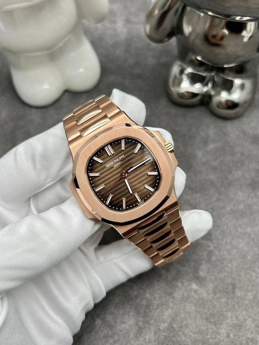 Phong cách thể thao của đồng hồ Patek Philippe Nautilus 5711/1R fake