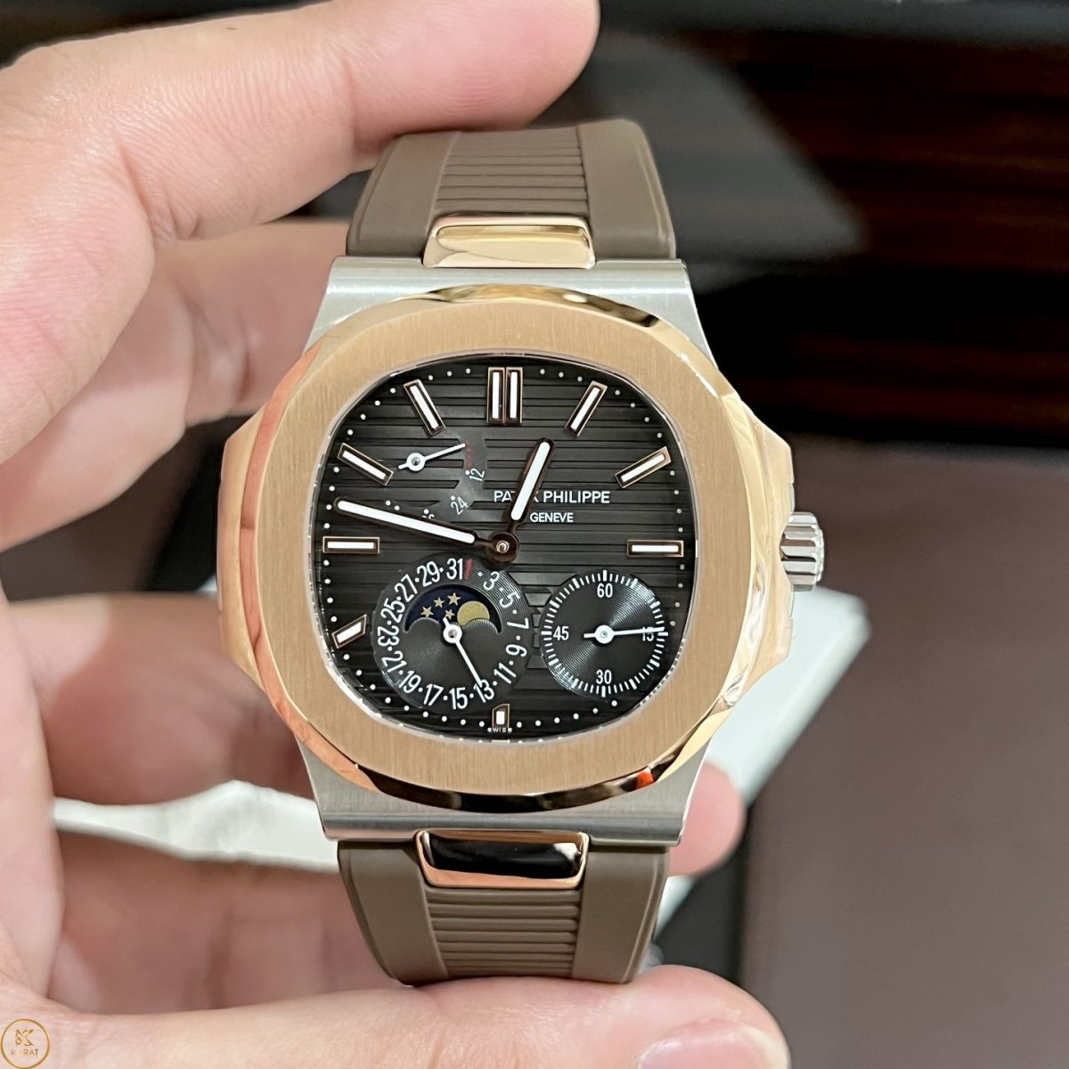 Mặt số Đồng hồ Patek Philippe Nautilus 5712R-001 Replica 1:1 Dây Rubber B đẹp