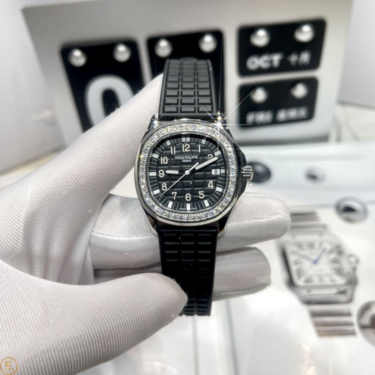 Mặt số Đồng Hồ Patek Philippe Aquanaut 5267 thiết kết đầy ấn tượng