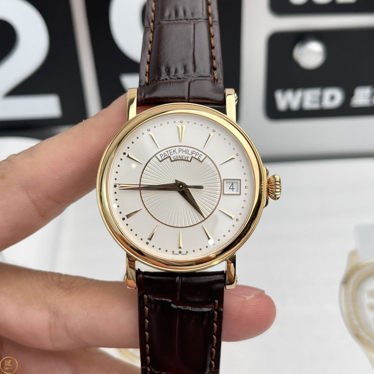 Mặt số Đồng Hồ Patek Philippe Replica toát lên vẻ tinh khiết