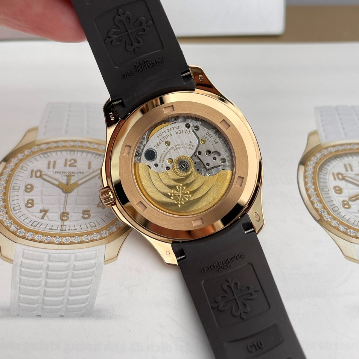 Bộ máy bên trong Đồng Hồ Patek Philippe Super Fake hoạt động ổn định