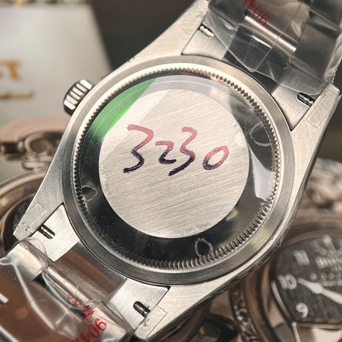 Máy Caliber 3230 độc quyền thương hiệu