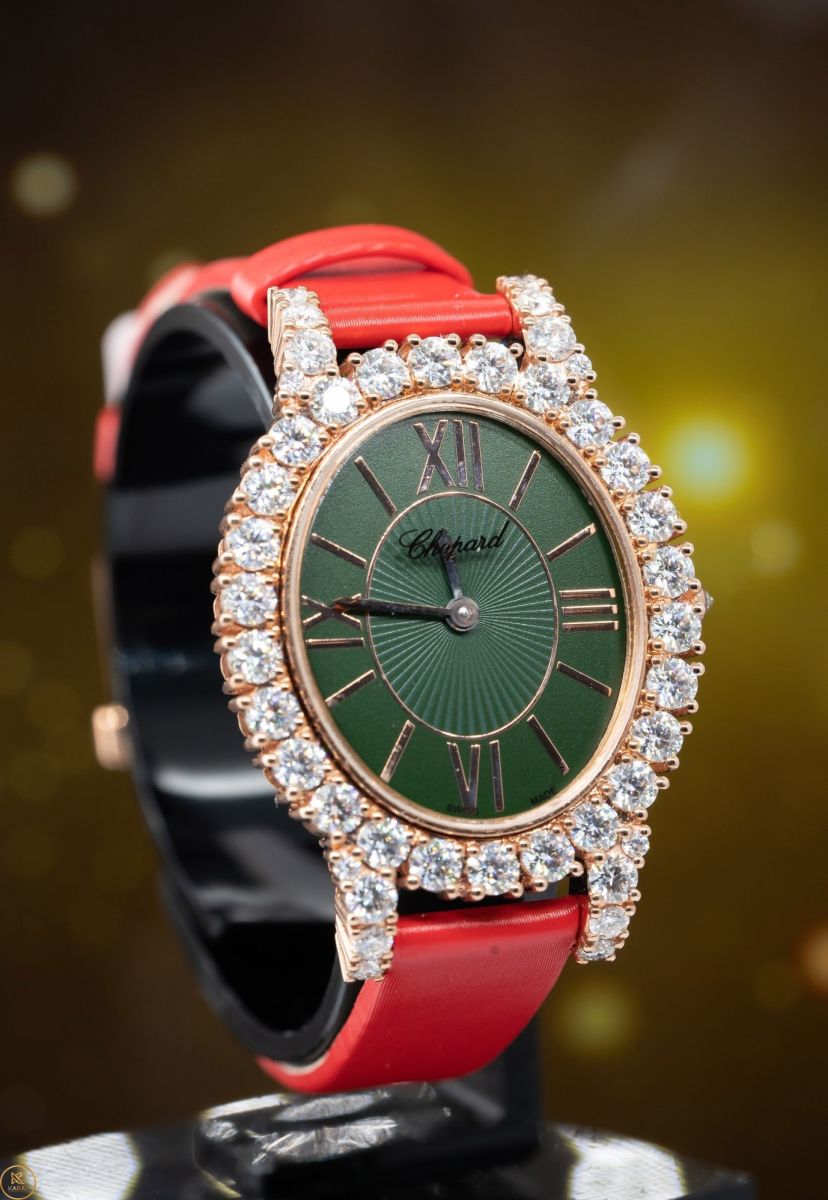 Đồng hồ đeo tay cao cấp là gợi ý quà tặng Noel hấp dẫn